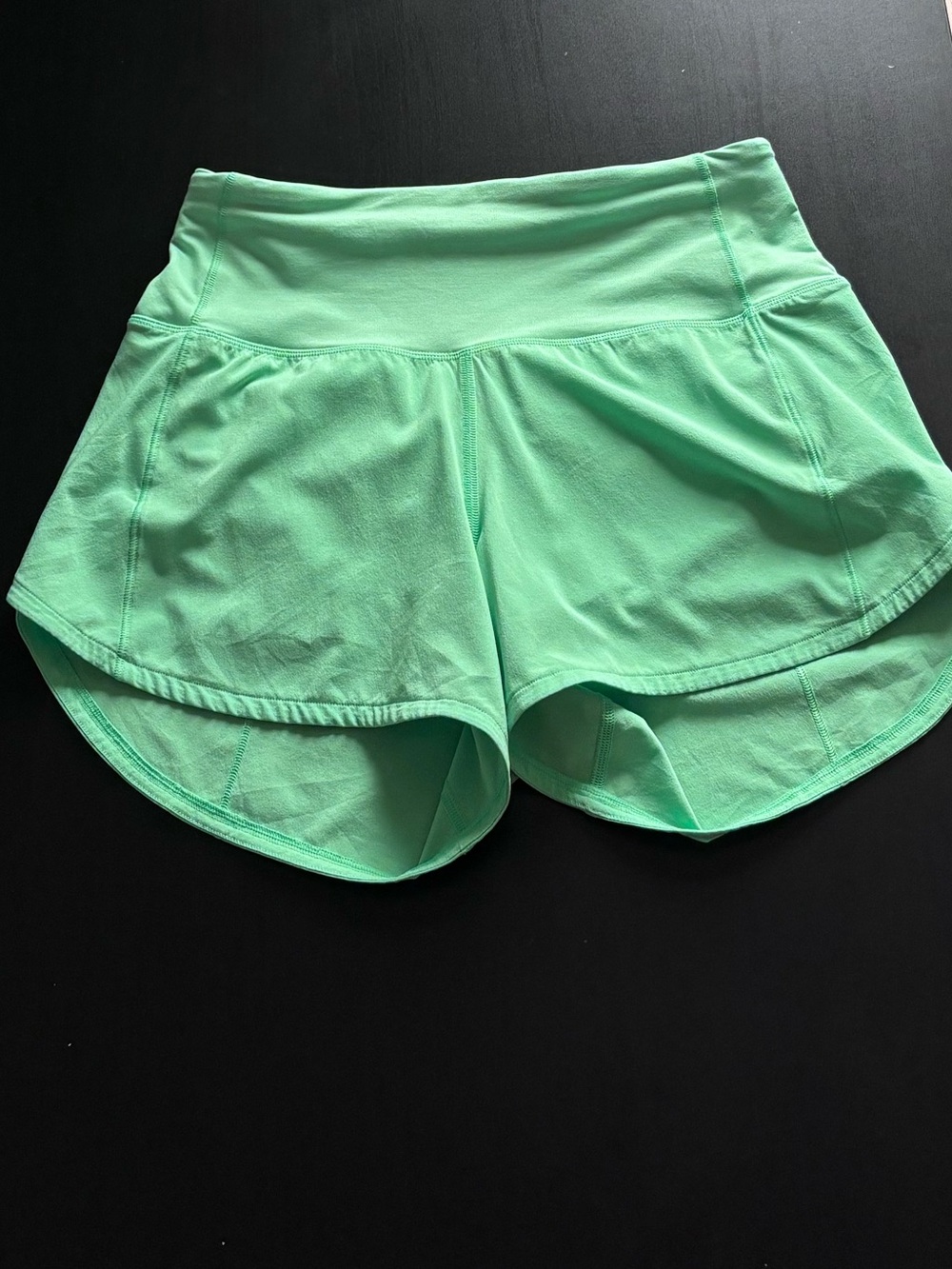 Lululemon Speed Up High Rise Lined Short 4” in Pistachio